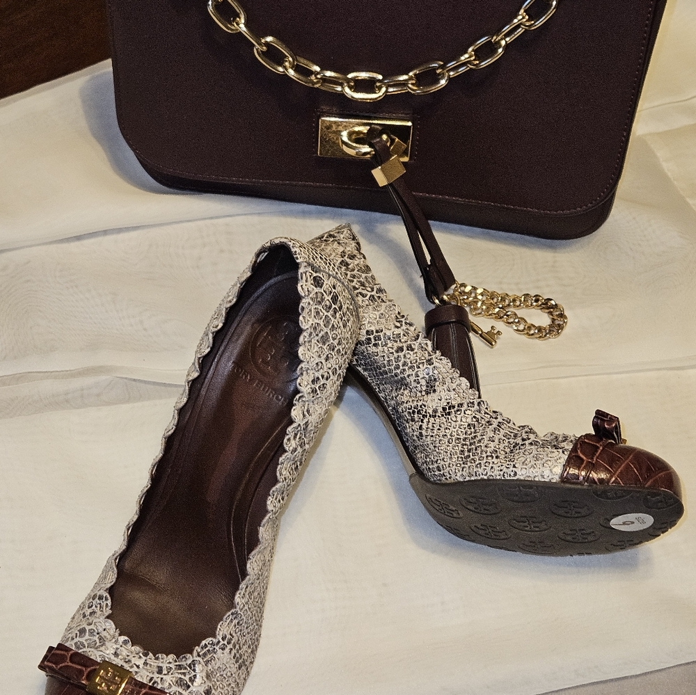 Gently loved TORY BURCH  snakeskin pumps 9.